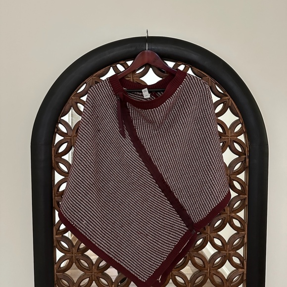 Lululemon On The Go Scarf/Poncho - Picture 5 of 8